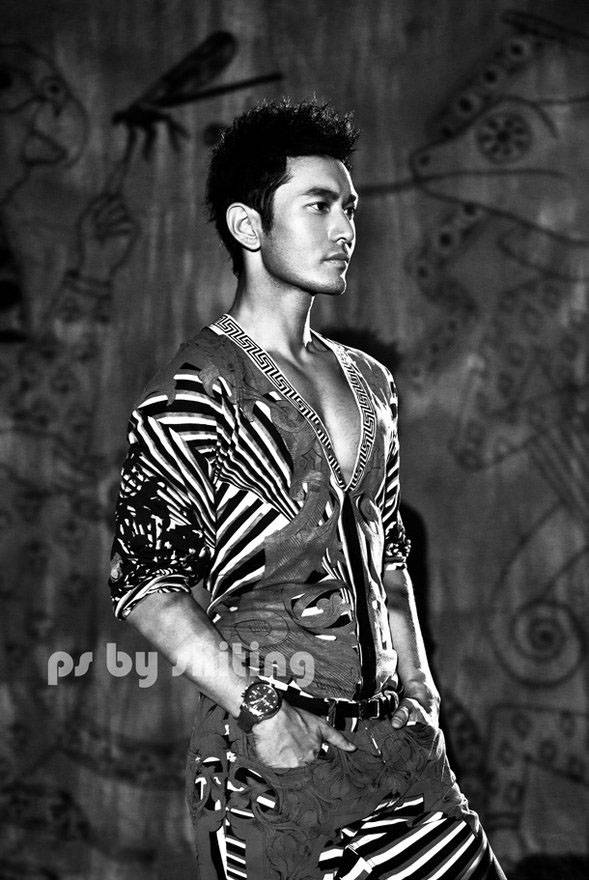 黄晓明半裸肌肉照 尽显型男魅力