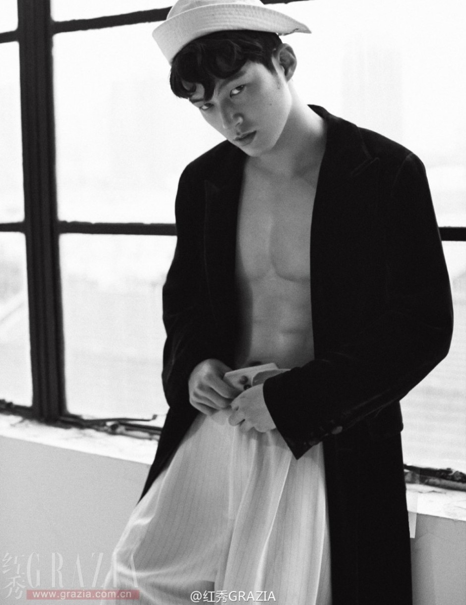 &ldquo;奶爸&rdquo;董力最新写真 荷尔蒙爆棚大秀精致胸肌