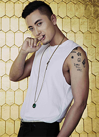 贾景晖肌肉照写真曝光 上演夏日“湿身诱惑”