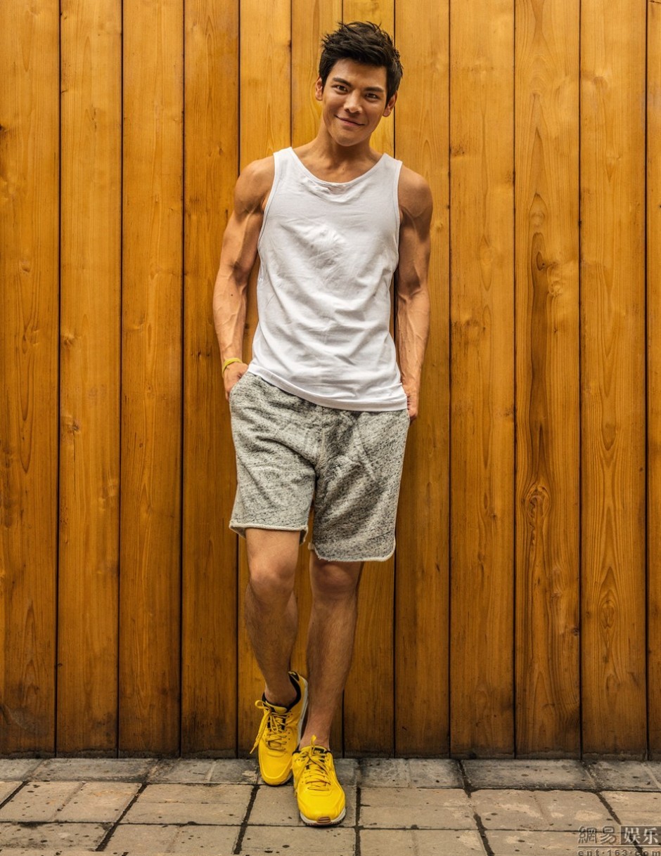 向佐肌肉写真图片 雷震子秒变邻家大男孩