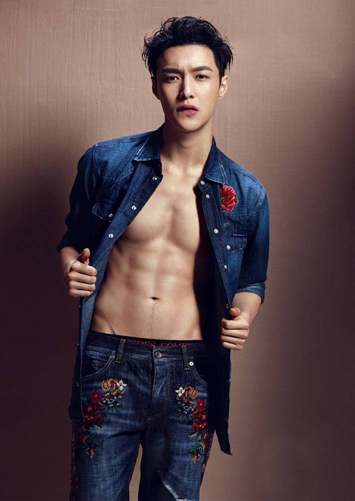 张艺兴肌肉性感写真照 大秀人鱼线