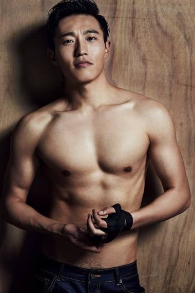 演员王森肌肉写真曝光 阳光少年气息十足