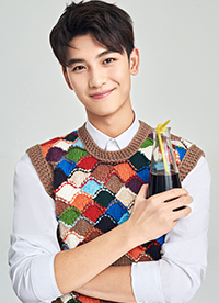 小鲜肉黄俊捷写真大片曝光 运动休闲青春无敌