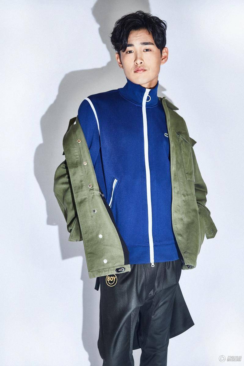 演员王彦霖运动写真曝光 休闲简约尽显帅气动感