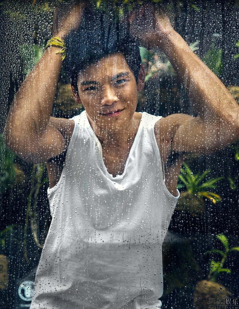 向佐肌肉写真图片 雷震子秒变邻家大男孩