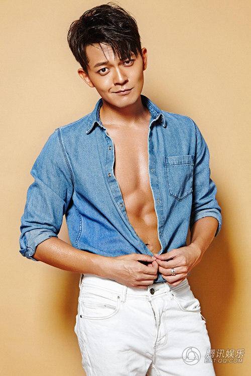 闫肃最新写真大片曝光 大秀肌肉魅力爆表