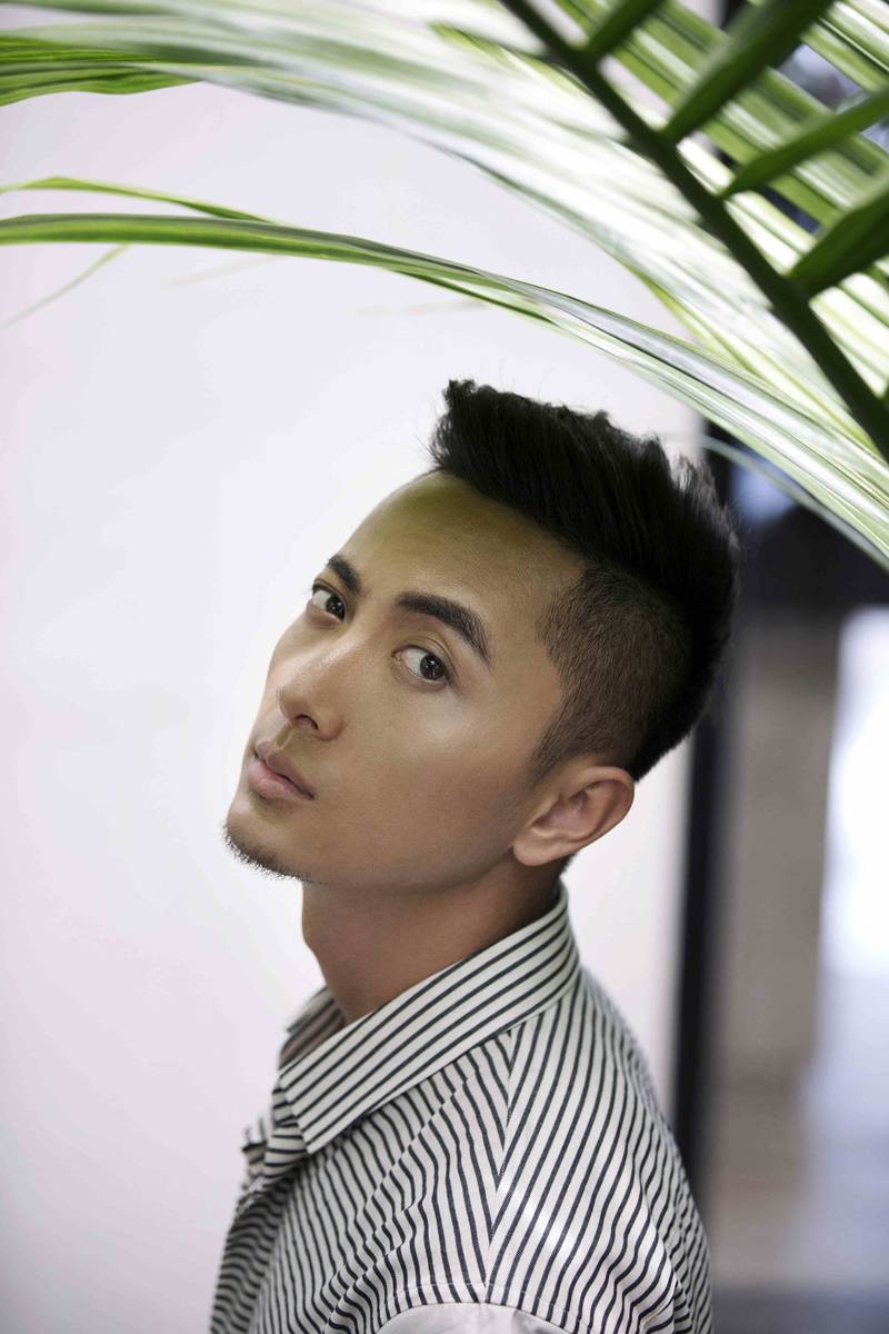 贾景晖肌肉照写真曝光 上演夏日&ldquo;湿身诱惑&rdquo;