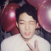 帅气抛媚眼短发型男头像图片