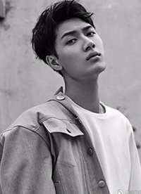 男模陈子由休闲运动风写真帅气逼人