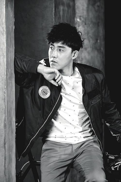 张睿运动写真大片 简约休闲变身活力美少年