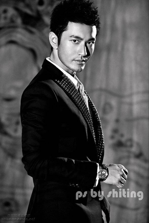 黄晓明半裸肌肉照 尽显型男魅力