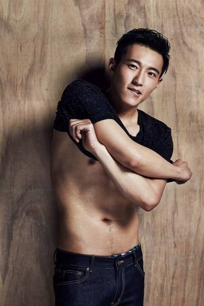 演员王森肌肉写真曝光 阳光少年气息十足