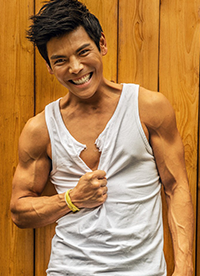 向佐肌肉写真图片 雷震子秒变邻家大男孩