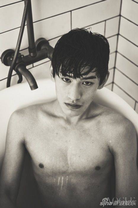 韩国男星金泰焕肌肉写真 大秀身材引迷妹舔屏