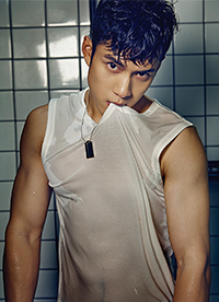 演员韩东君时尚写真 运动湿身肌肉半露引尖叫