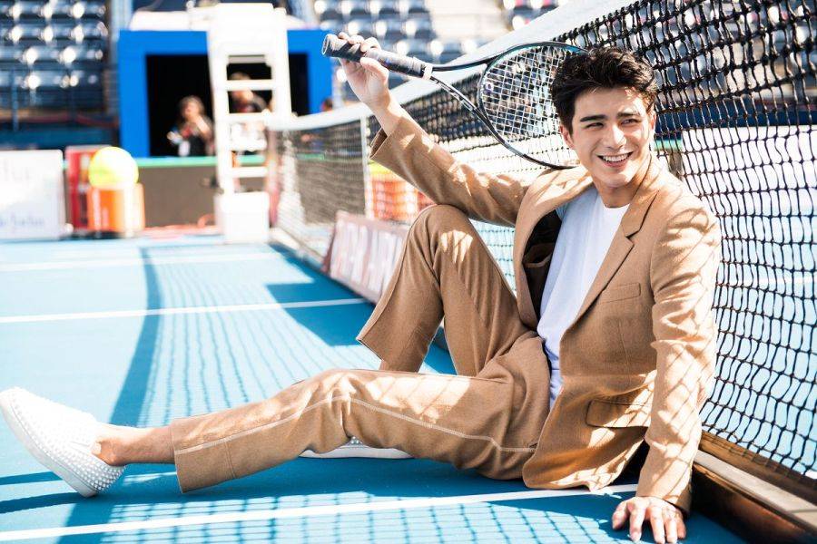 &ldquo;小鲜肉&rdquo;明星姜潮网球写真图片 变身运动型男