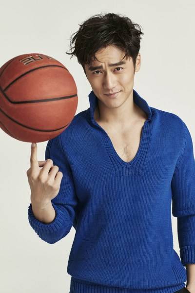 蒋劲夫篮球运动时尚写真 胸口半露尽显型男本色