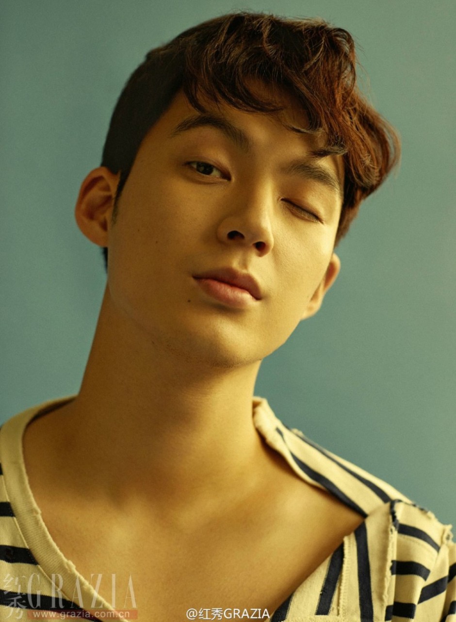 &ldquo;奶爸&rdquo;董力最新写真 荷尔蒙爆棚大秀精致胸肌