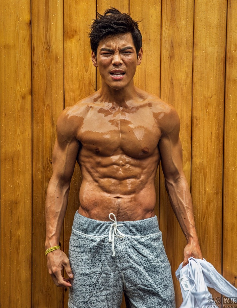 向佐肌肉写真图片 雷震子秒变邻家大男孩