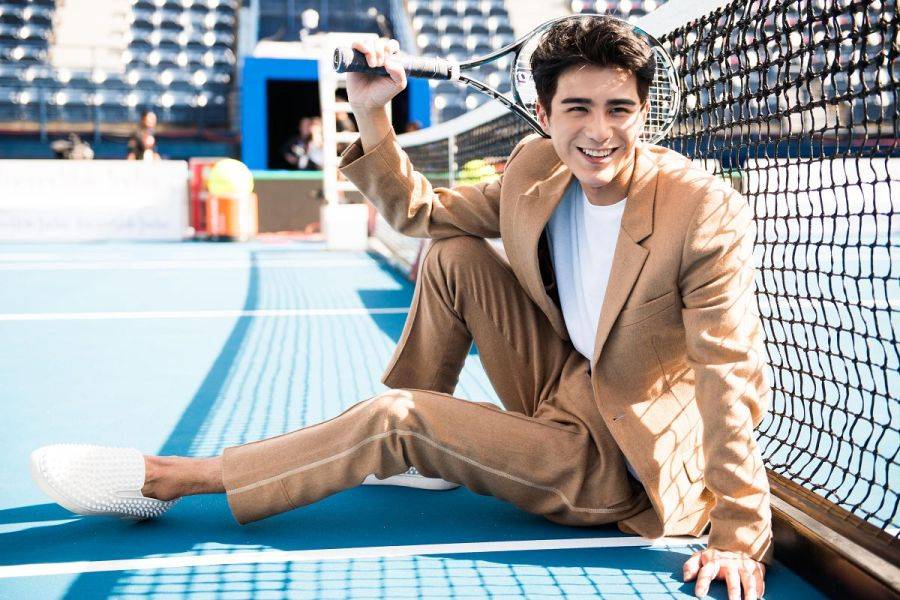 &ldquo;小鲜肉&rdquo;明星姜潮网球写真图片 变身运动型男