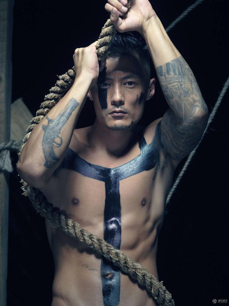 余文乐肌肉线条好man 脱了衣服大玩诱惑