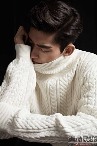 张翰曝黑白时尚写真 上演禁欲系英伦风