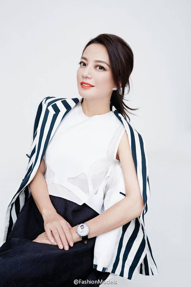 赵薇橘色系写真大片曝光 头戴兔耳朵萌萌哒