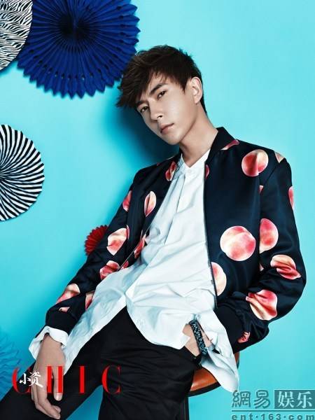 于朦胧杂志写真大片曝光 扑面而来的少年气