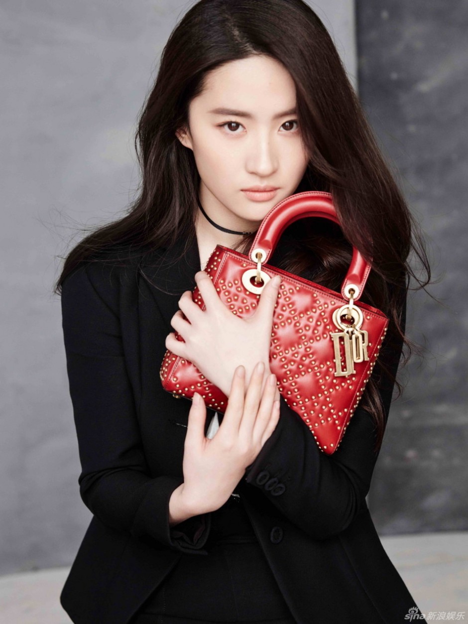 刘亦菲西装写真大片 优雅干练攻气十足