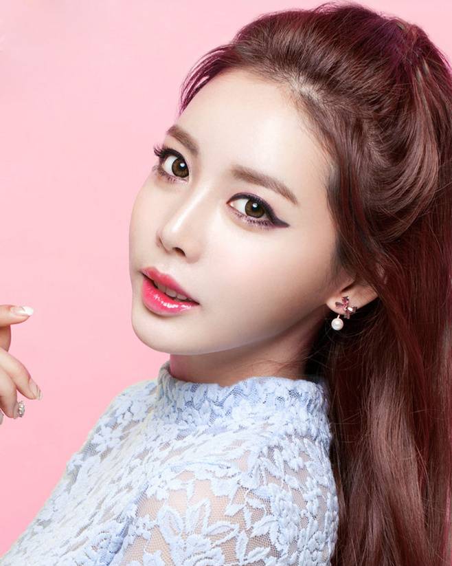 秋风起换新&ldquo;妆&rdquo; 粉红妆容添活力