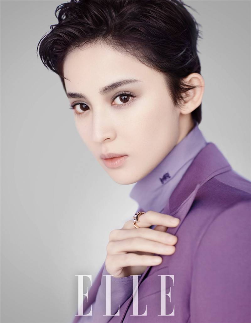 娜扎俏皮灵气写真曝光 玩转清爽甜酷风