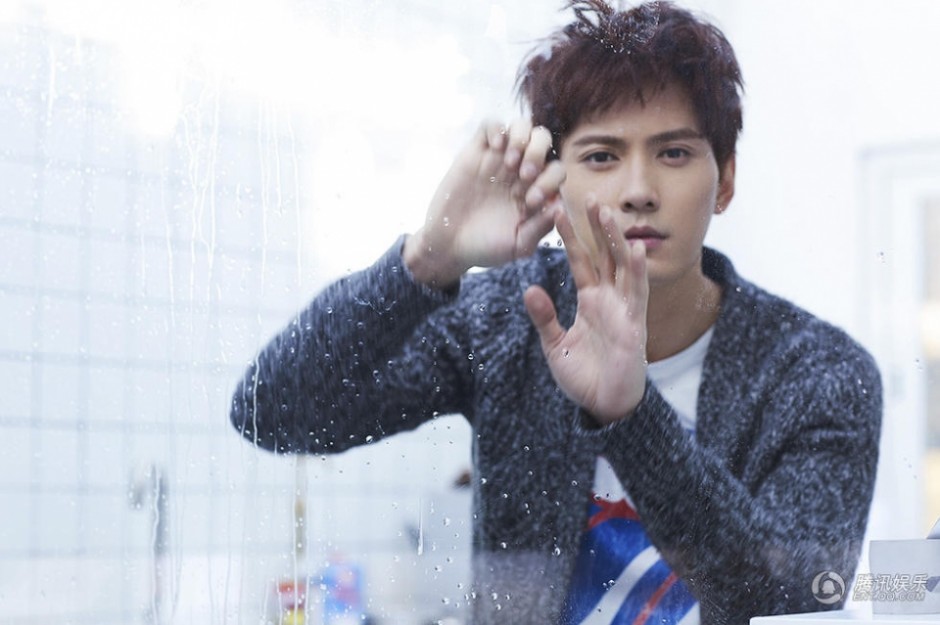 徐正曦早春写真照片曝光 诠释完美男友魅力