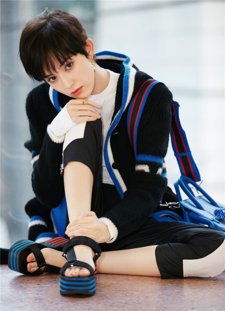 古力娜扎早春写真大片 摩登风范酷感十足