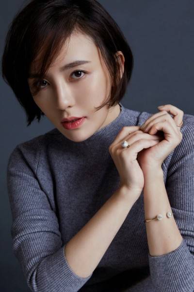 吕佳容冬日最新写真 清丽温婉气质迷人