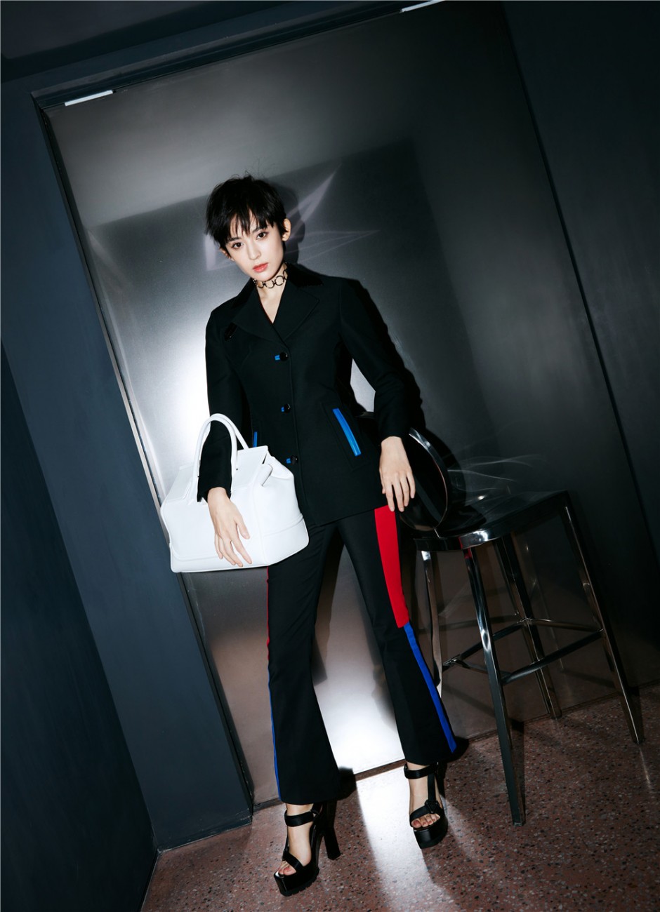 古力娜扎早春写真大片 摩登风范酷感十足