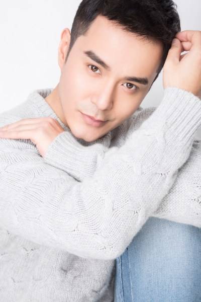 演员王雅伦新春写真曝光 尽显优雅暖男气质