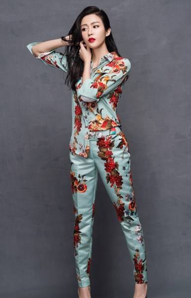 演员汤晶媚最新写真曝光 妩媚泪痣上演湿发诱惑