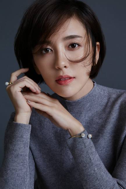 吕佳容冬日最新写真 清丽温婉气质迷人