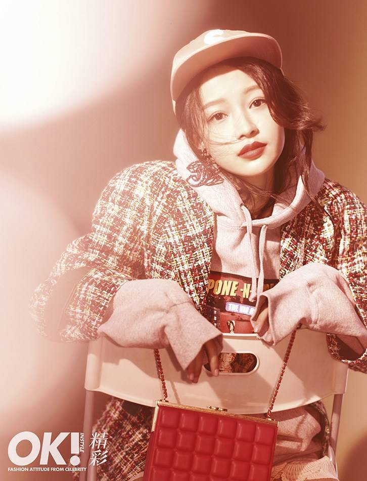 新生代小花孙怡时尚写真 性感红唇随性洒脱