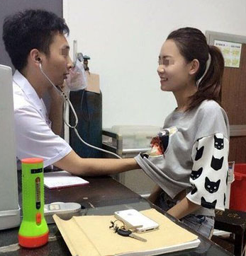 邪恶医生对病人竟是如此 放开妹子让我来