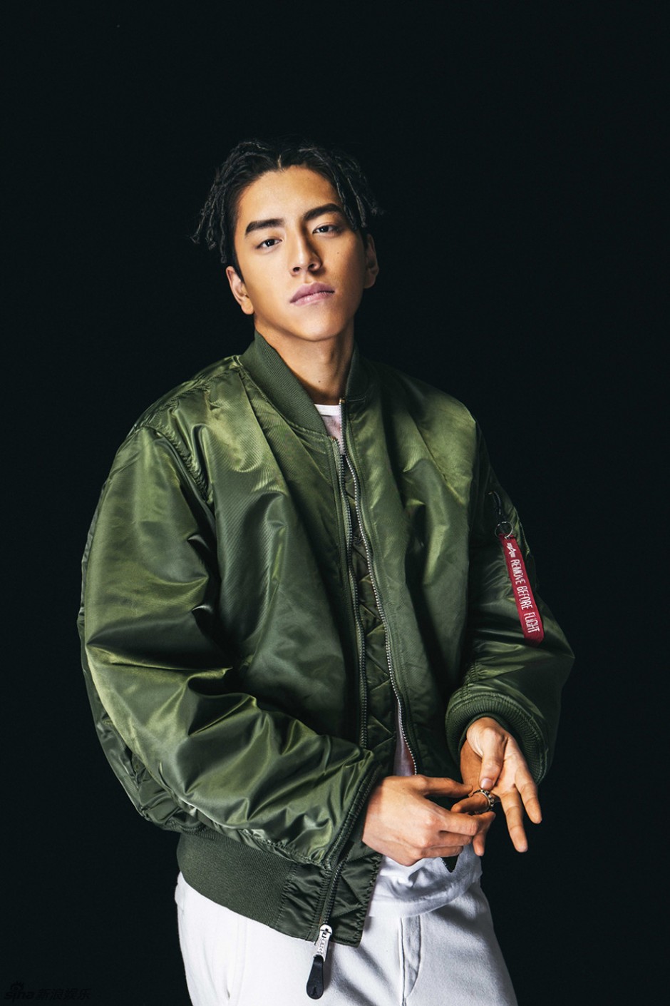 王大陆最新写真曝光 野痞脏辫玩味十足