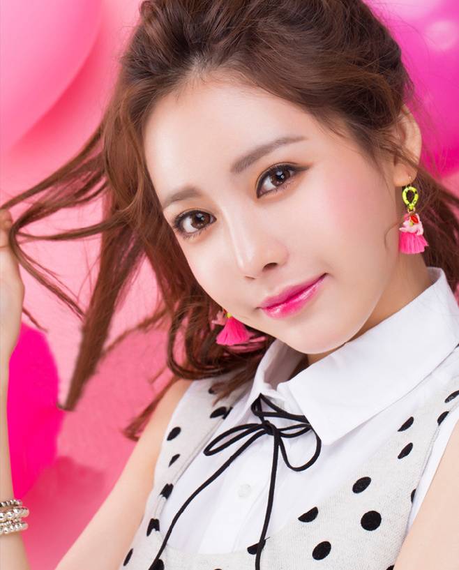 秋风起换新&ldquo;妆&rdquo; 粉红妆容添活力