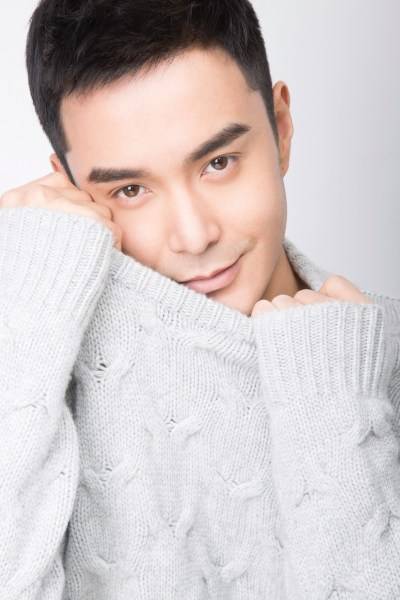 演员王雅伦新春写真曝光 尽显优雅暖男气质