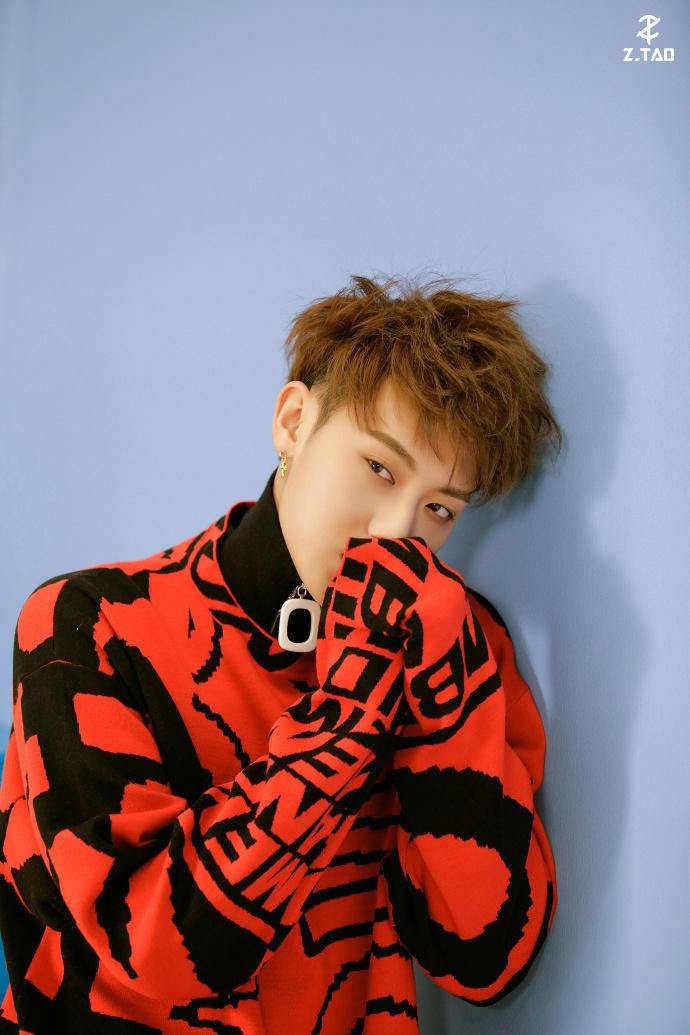 黄子韬情人节写真大片 笑容温暖男友力爆棚