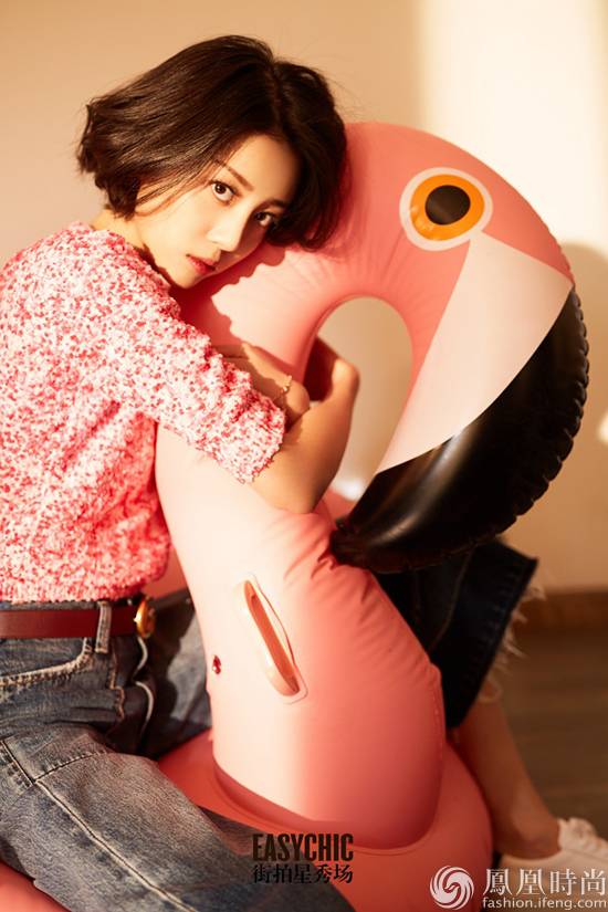 李溪芮短发写真曝光 光影间尽显灵动之美