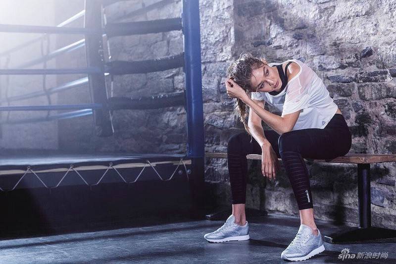 Gigi Hadid运动大片曝光 有腹肌的女孩最性感