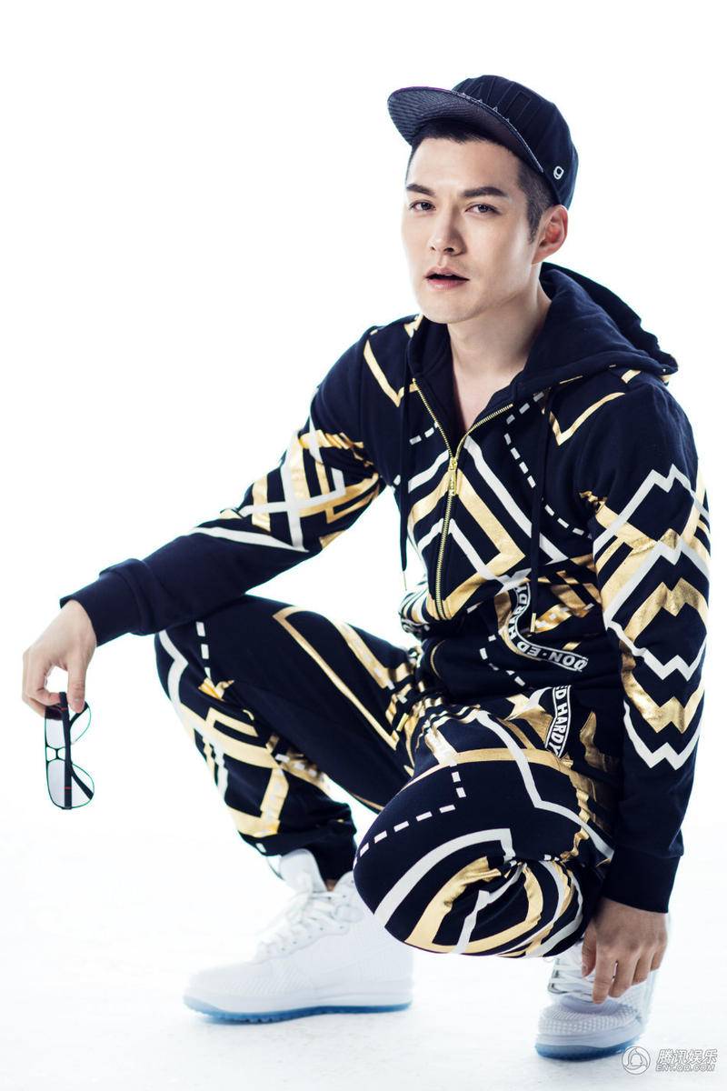 严屹宽运动型男装扮写真 动感邪魅尽显男士魅力