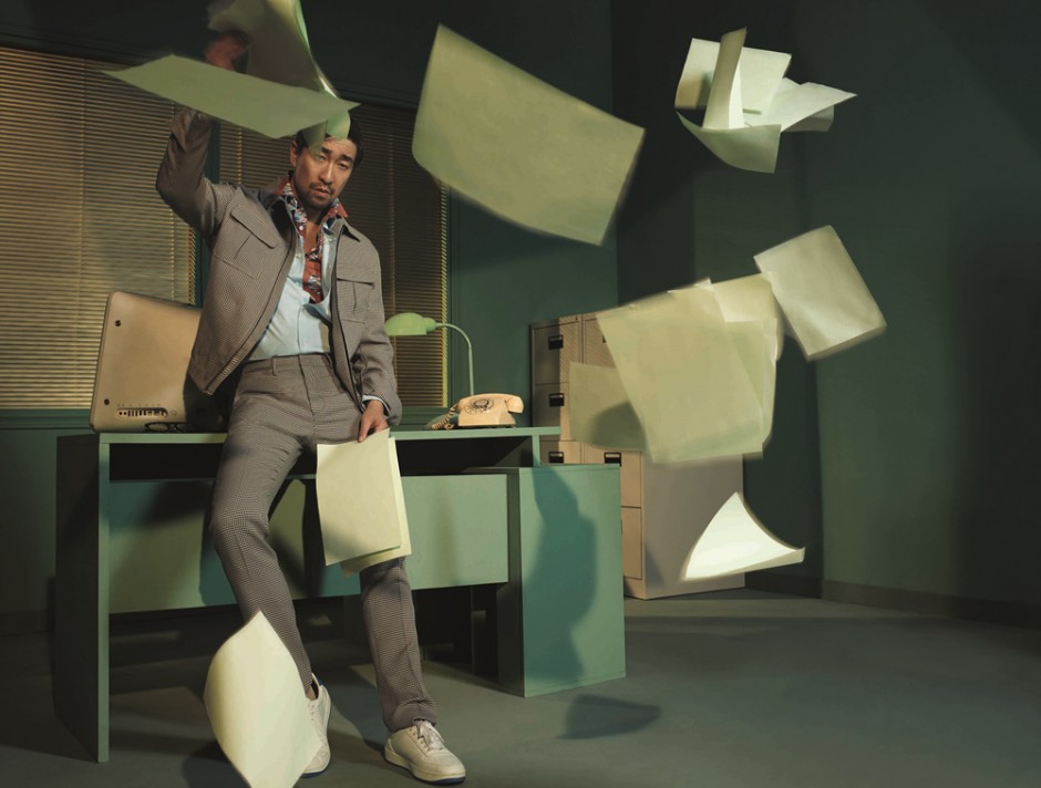 演员王千源最新时尚写真大片 与猫咪共度情人节