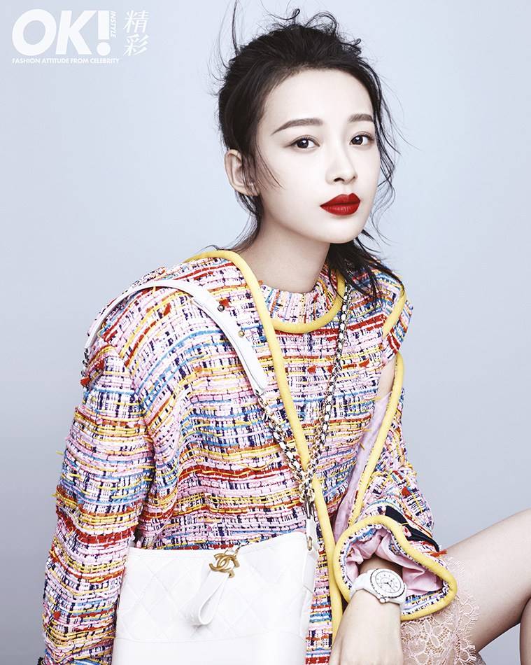 新生代小花孙怡时尚写真 性感红唇随性洒脱