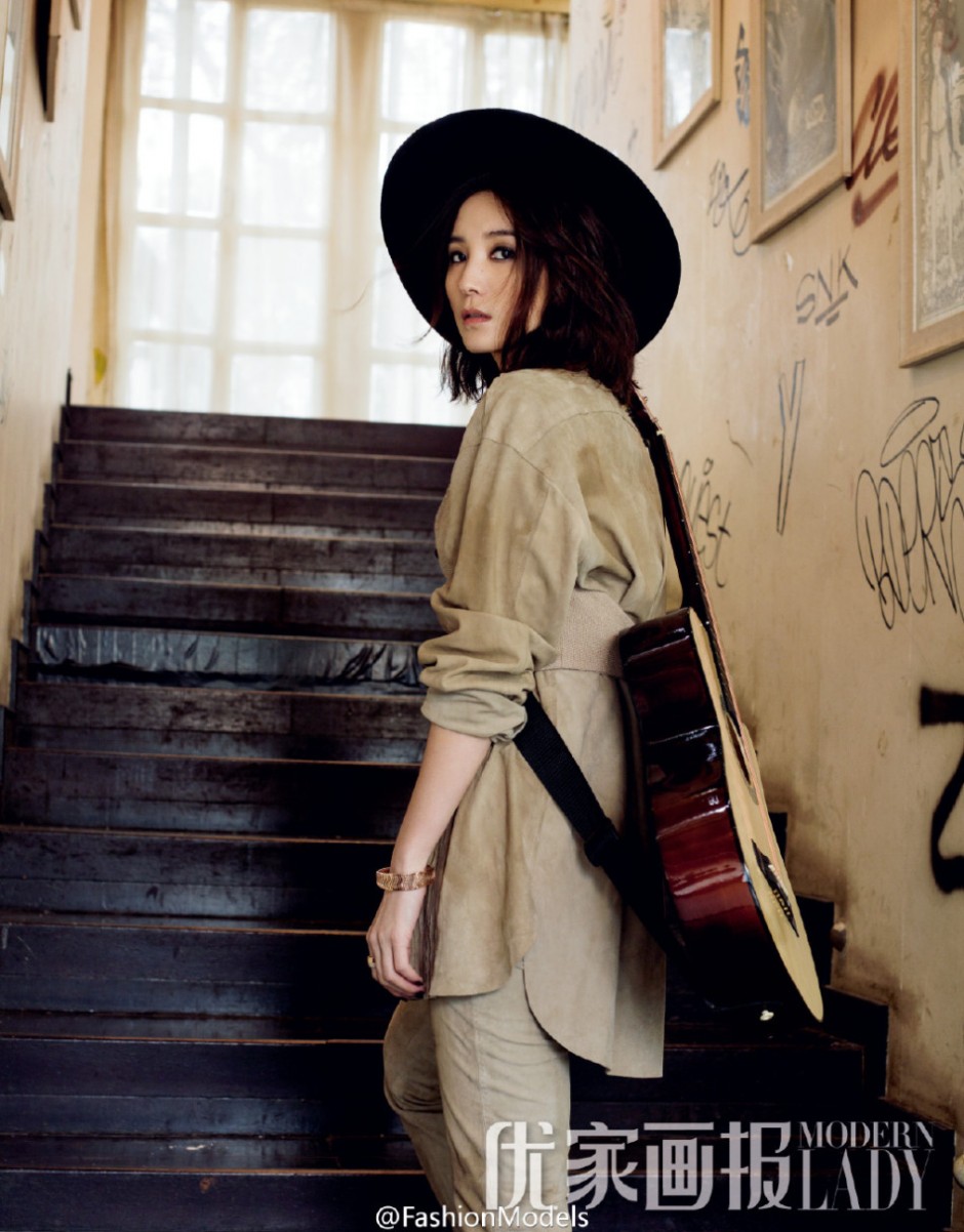 小宋佳最新写真大片公开 抱吉他才女范儿十足